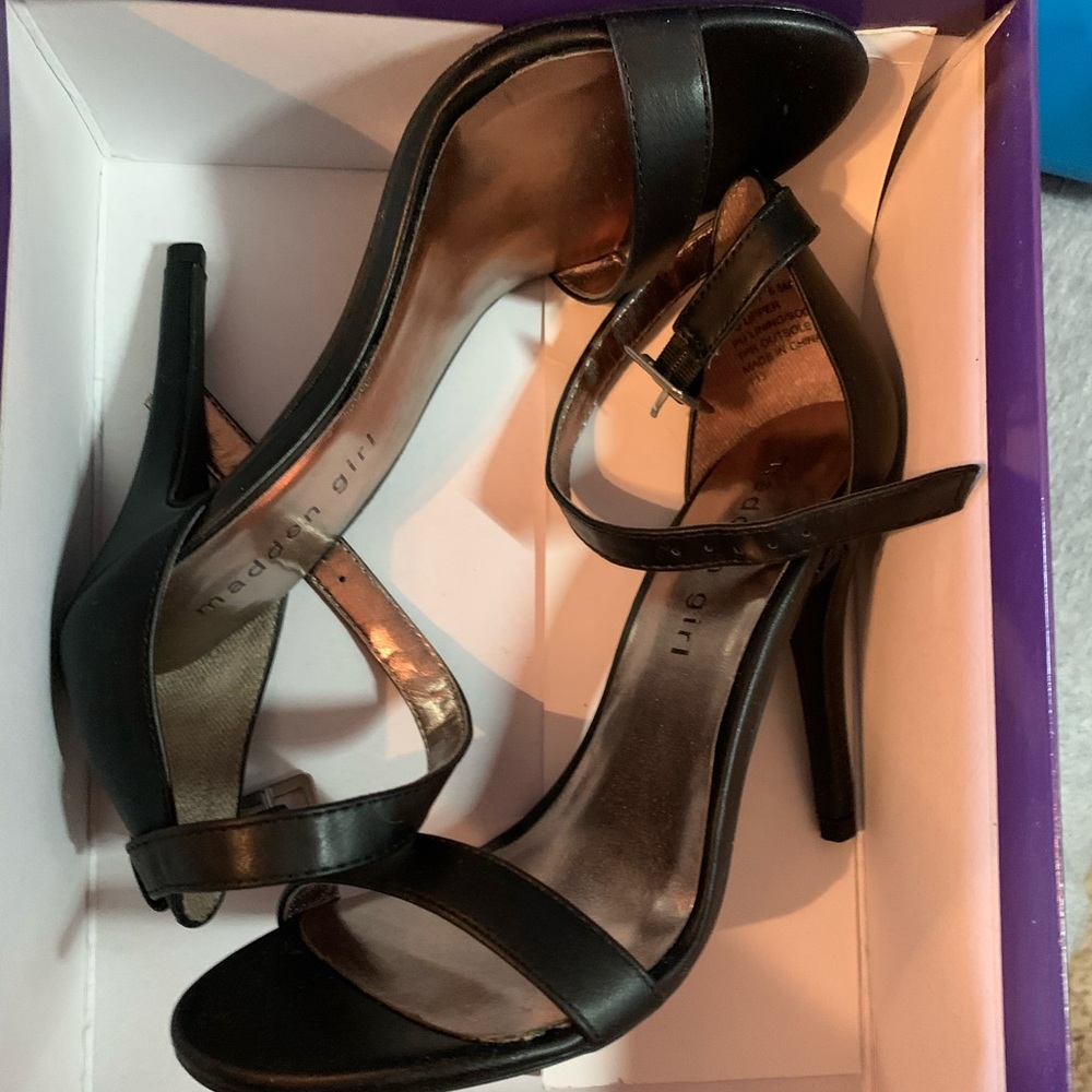 Madden girl dafney black heels, 6.5 NIB
